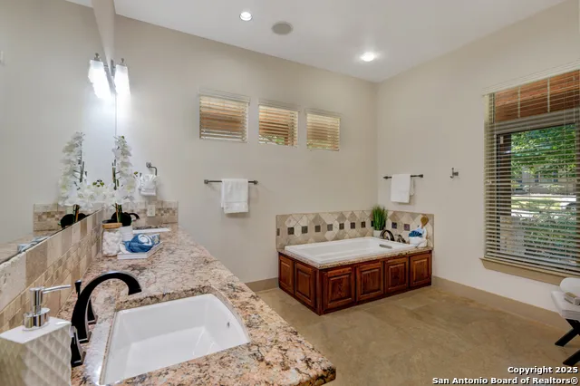 211 Inslee Ave Alamo Heights, TX 78209