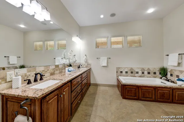 211 Inslee Ave Alamo Heights, TX 78209