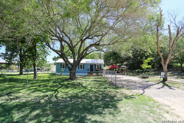 124 COVE DR Pipe Creek, TX 78063