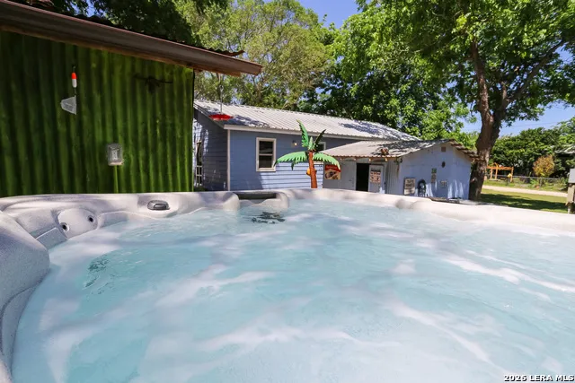 124 COVE DR Pipe Creek, TX 78063