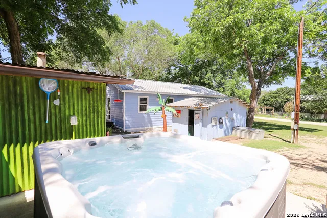 124 COVE DR Pipe Creek, TX 78063