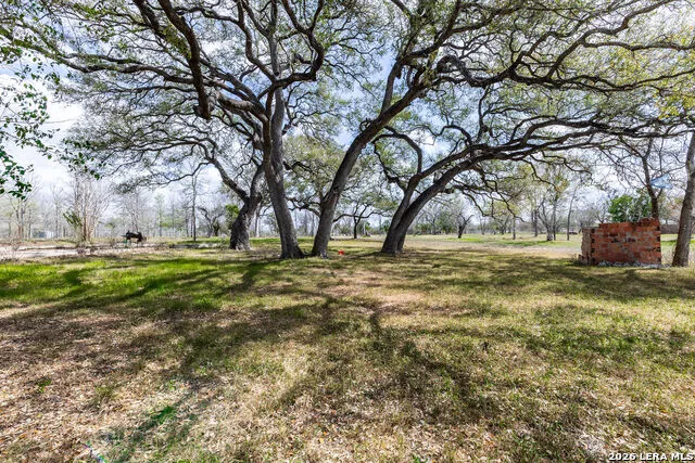 2071 E Us Highway 90 Seguin, TX 78155