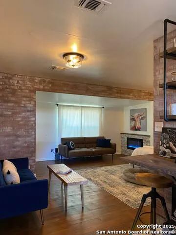 413 9th Unit B Blanco, TX 78606