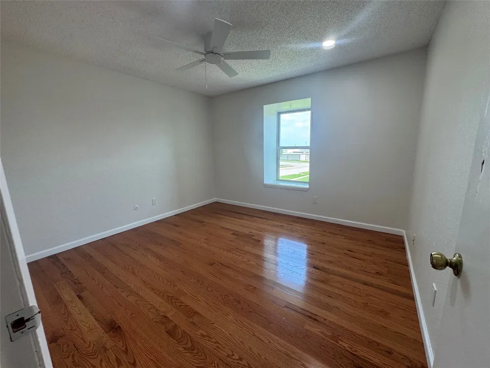 9519 Westpark Drive Benbrook, TX 76126