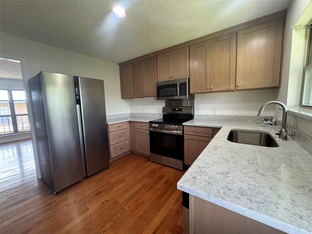 9519 Westpark Drive Benbrook, TX 76126