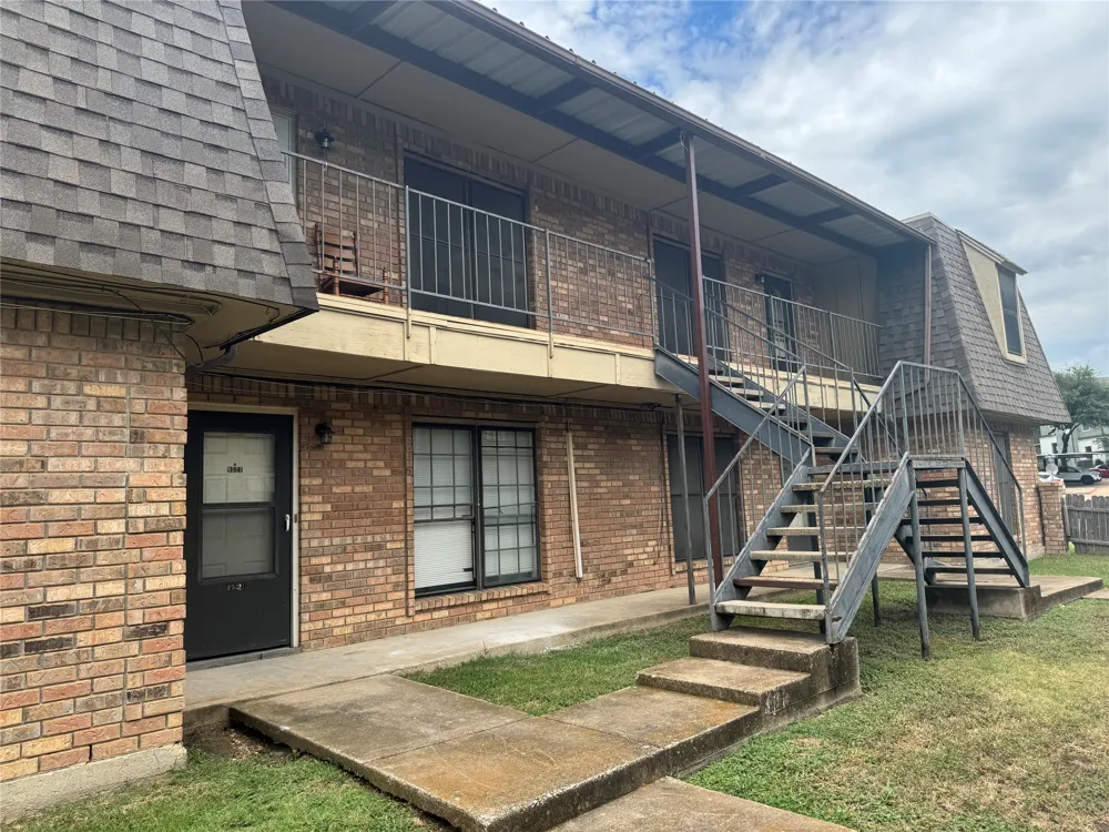 9519 Westpark Drive Benbrook, TX 76126