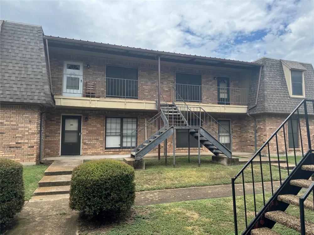 9519 Westpark Drive Benbrook, TX 76126