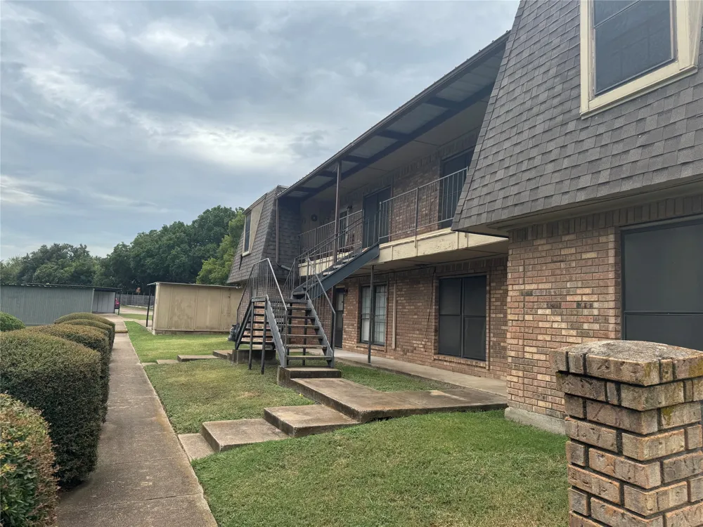 9519 Westpark Drive Benbrook, TX 76126