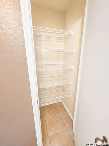 9006 Pinseeker Selma, TX 78154