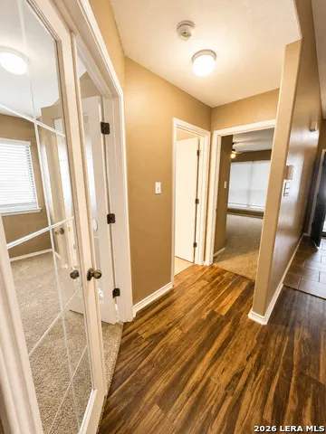 9006 Pinseeker Selma, TX 78154