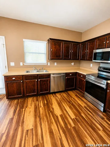 9006 Pinseeker Selma, TX 78154