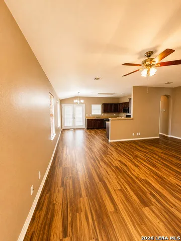 9006 Pinseeker Selma, TX 78154