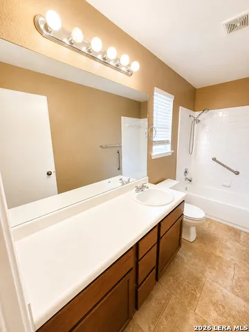 9006 Pinseeker Selma, TX 78154