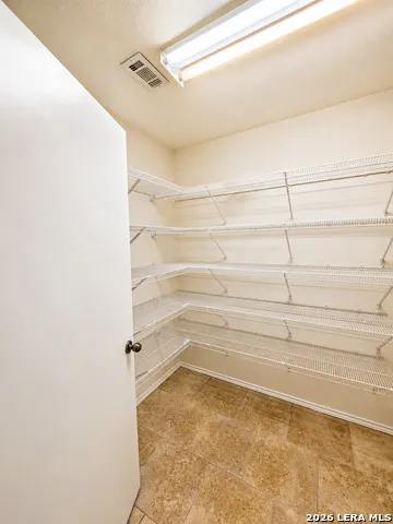 9006 Pinseeker Selma, TX 78154