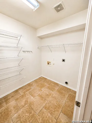 9006 Pinseeker Selma, TX 78154