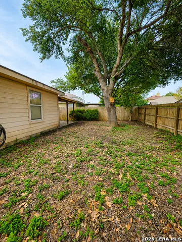 9006 Pinseeker Selma, TX 78154