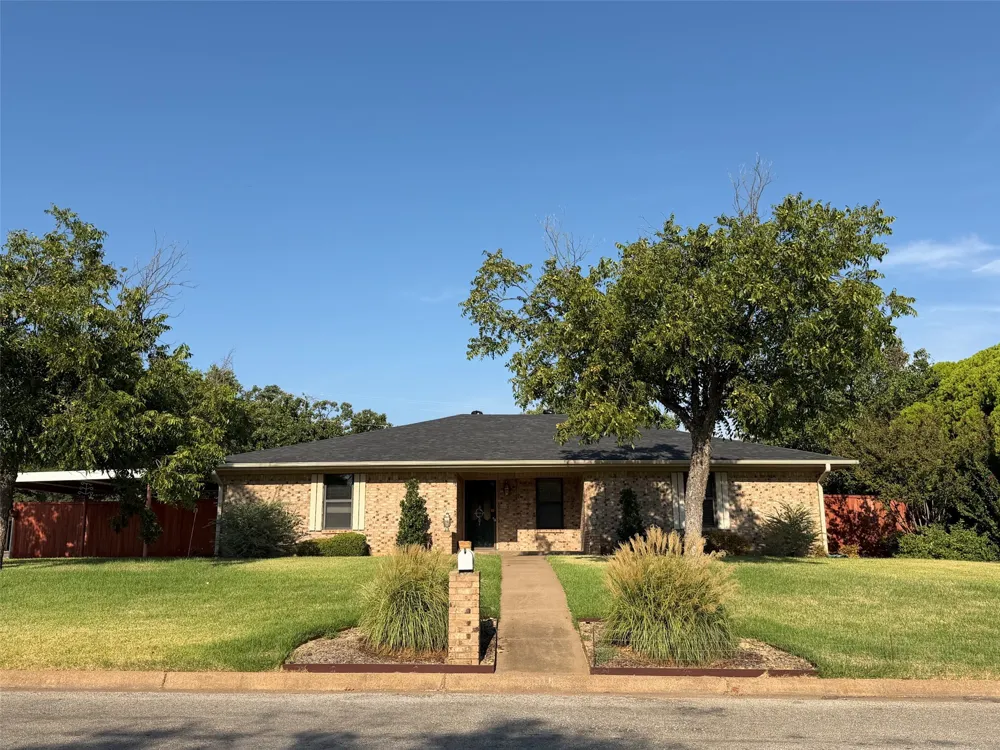 1016 Cliff Drive Graham, TX 76450