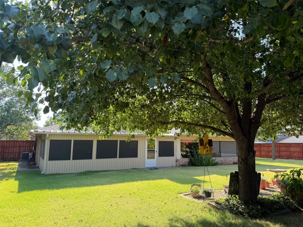 1016 Cliff Drive Graham, TX 76450