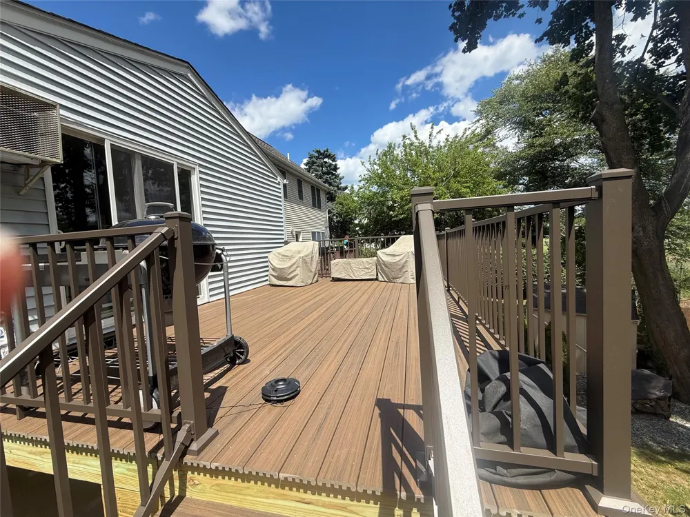 14 Deane Place Larchmont, NY 10538