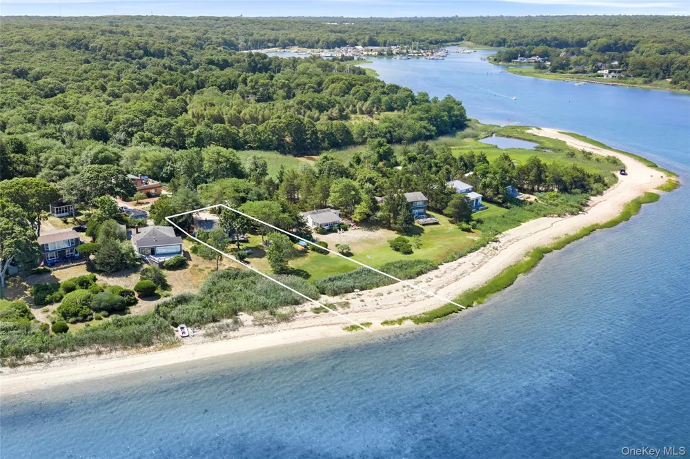 21 Breeze Hill Road East Hampton, NY 11937