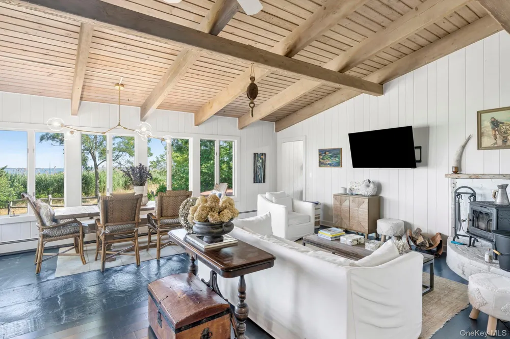 21 Breeze Hill Road East Hampton, NY 11937