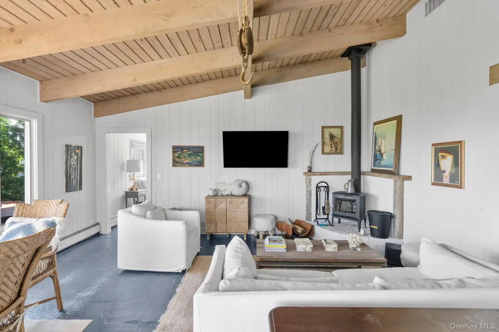 21 Breeze Hill Road East Hampton, NY 11937