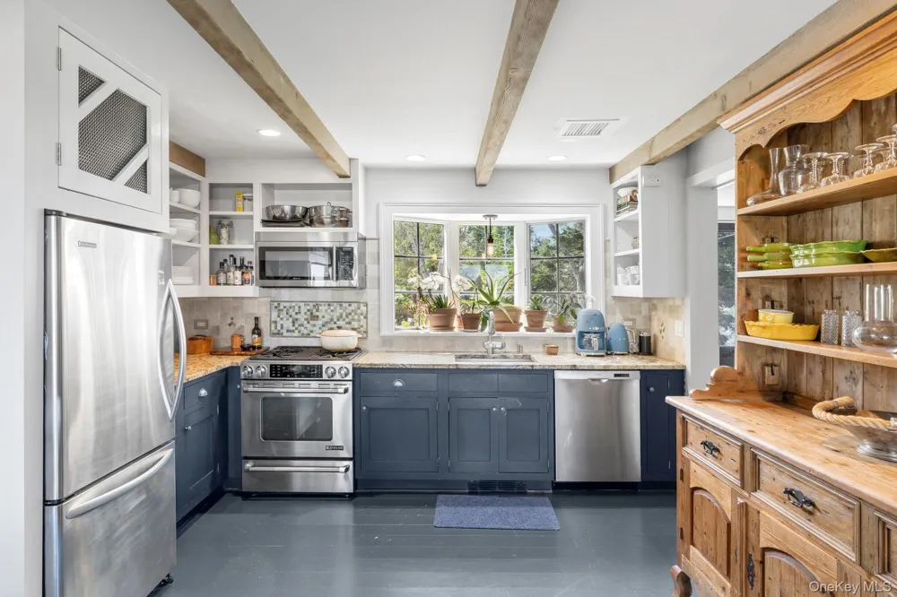 21 Breeze Hill Road East Hampton, NY 11937