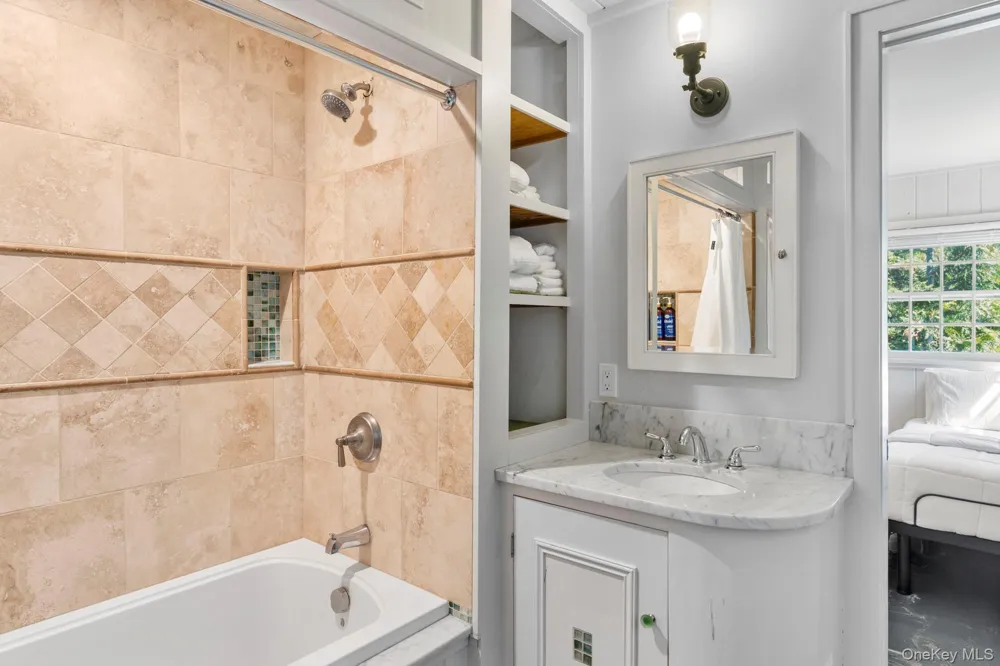 21 Breeze Hill Road East Hampton, NY 11937