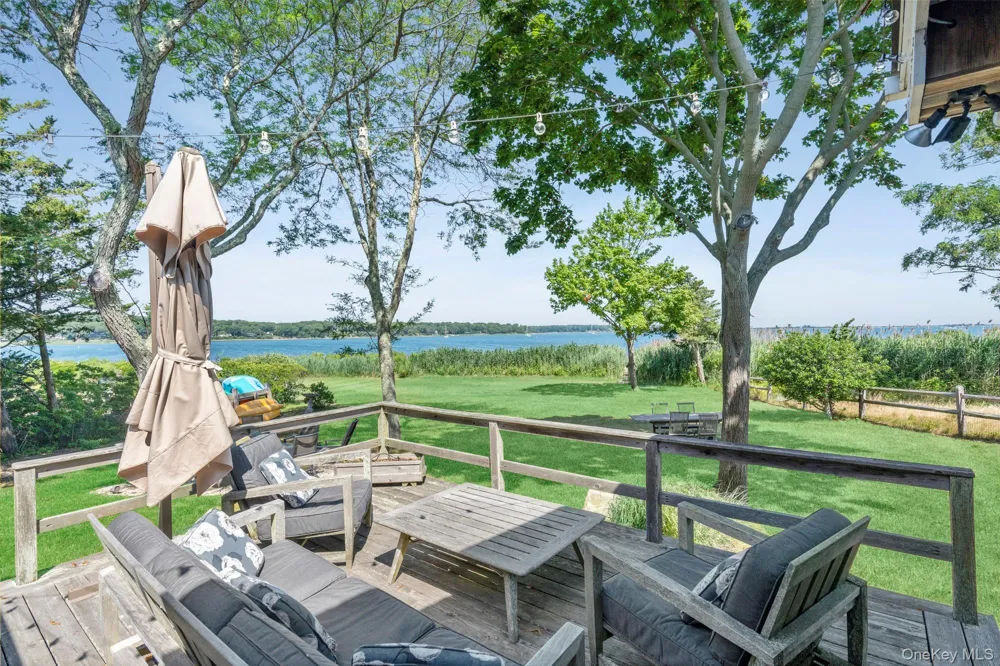 21 Breeze Hill Road East Hampton, NY 11937