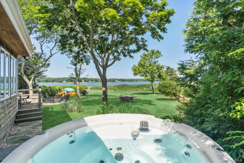 21 Breeze Hill Road East Hampton, NY 11937