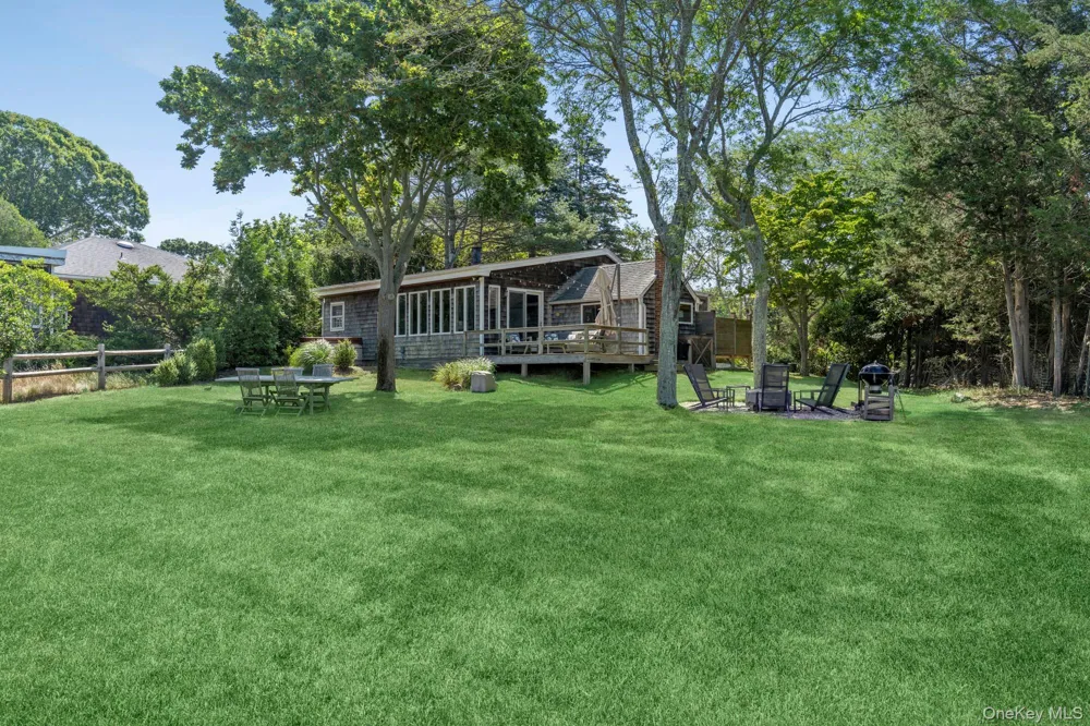 21 Breeze Hill Road East Hampton, NY 11937