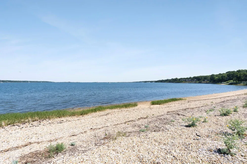 21 Breeze Hill Road East Hampton, NY 11937