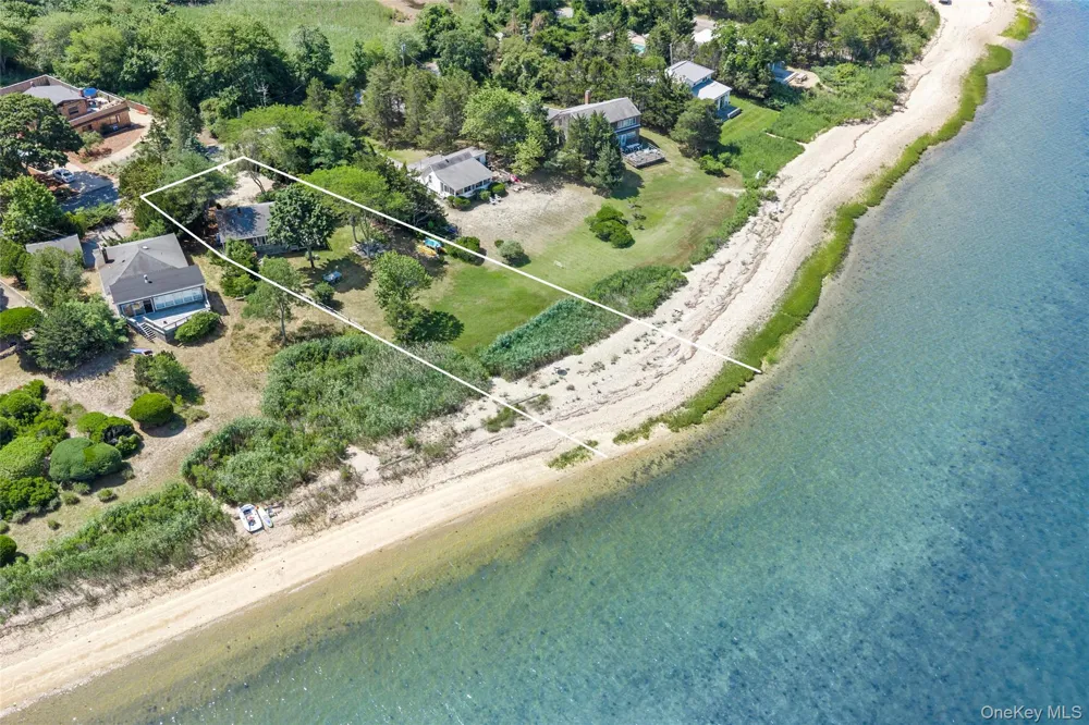 21 Breeze Hill Road East Hampton, NY 11937