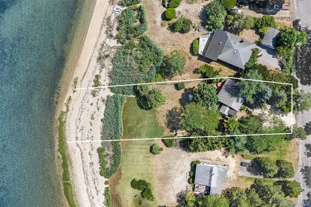 21 Breeze Hill Road East Hampton, NY 11937