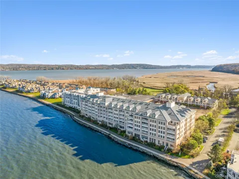 401 Harbor Cove