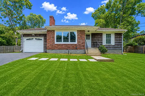 6 Rolling Woods Lane