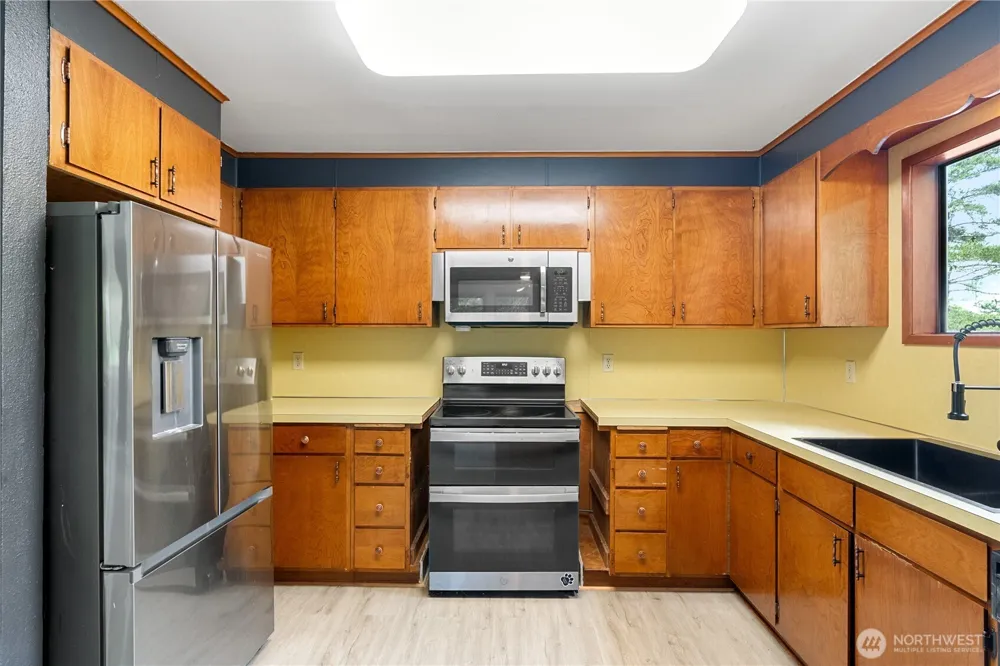 236 E Woodhill Avenue Westport, WA 98595