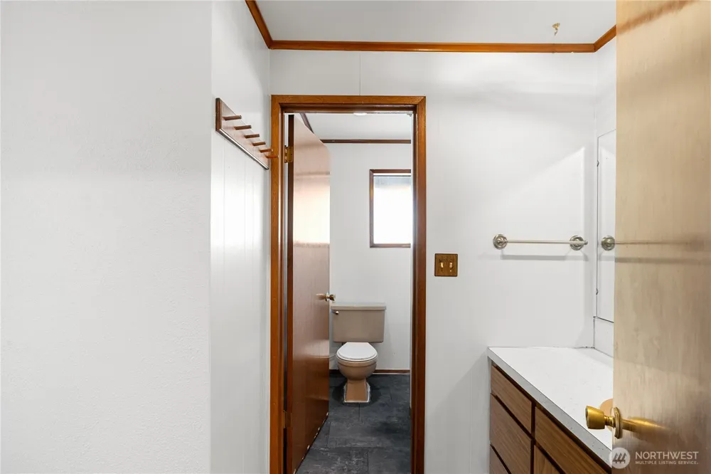 236 E Woodhill Avenue Westport, WA 98595