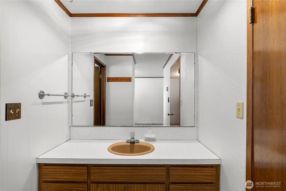 236 E Woodhill Avenue Westport, WA 98595