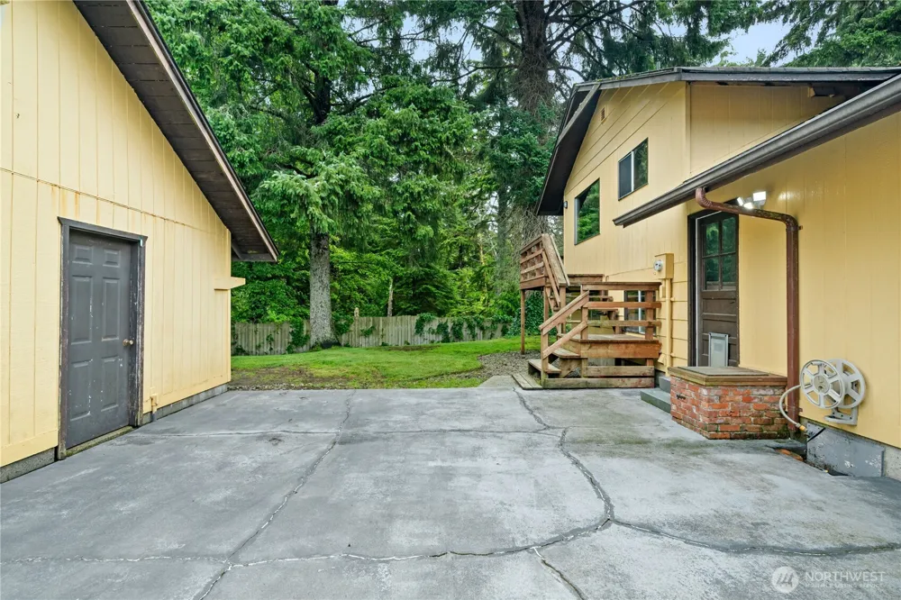 236 E Woodhill Avenue Westport, WA 98595