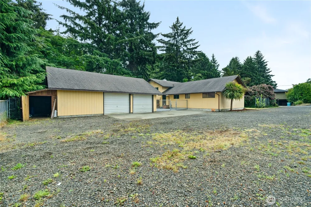 236 E Woodhill Avenue Westport, WA 98595