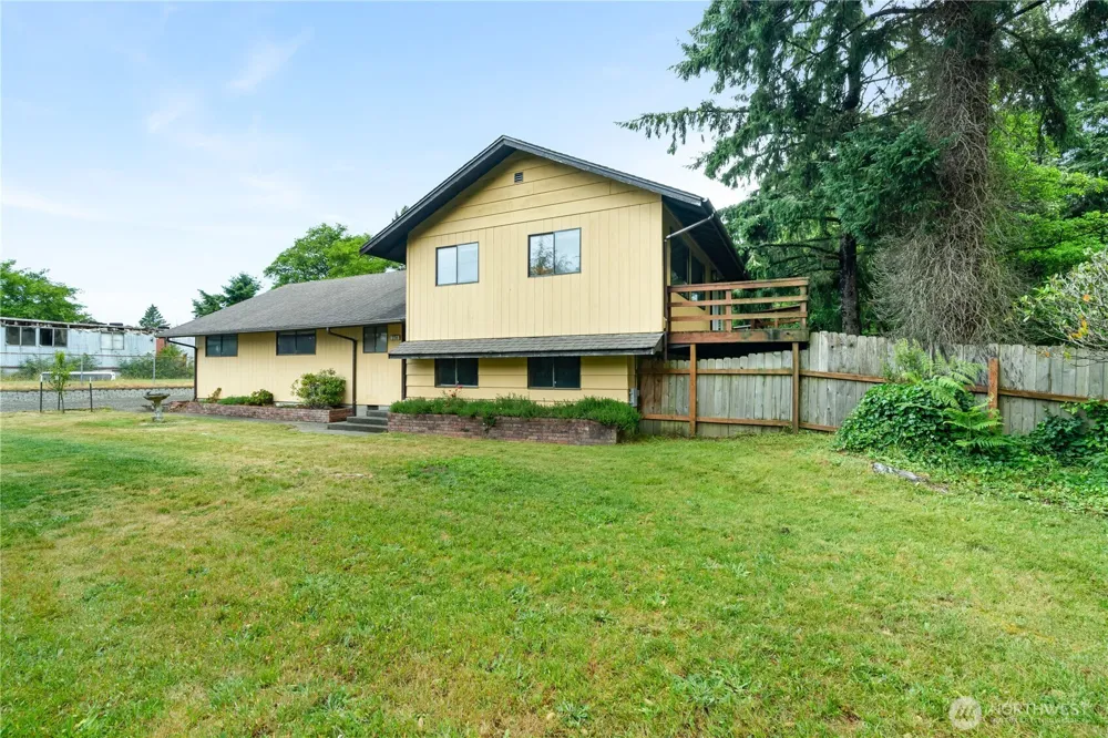 236 E Woodhill Avenue Westport, WA 98595