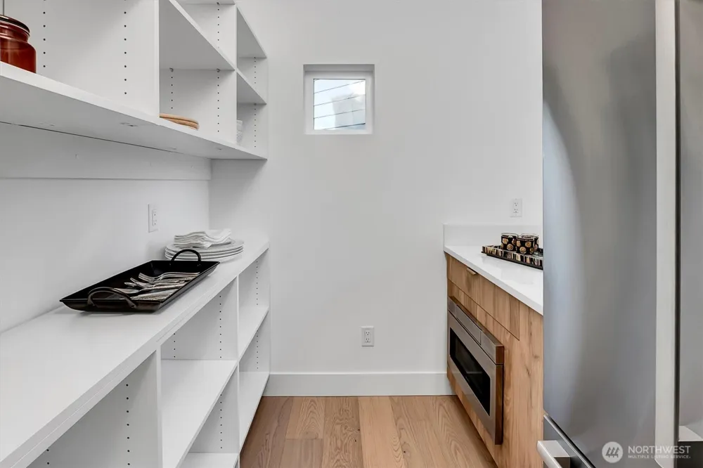 427 102nd Avenue SE Bellevue, WA 98004
