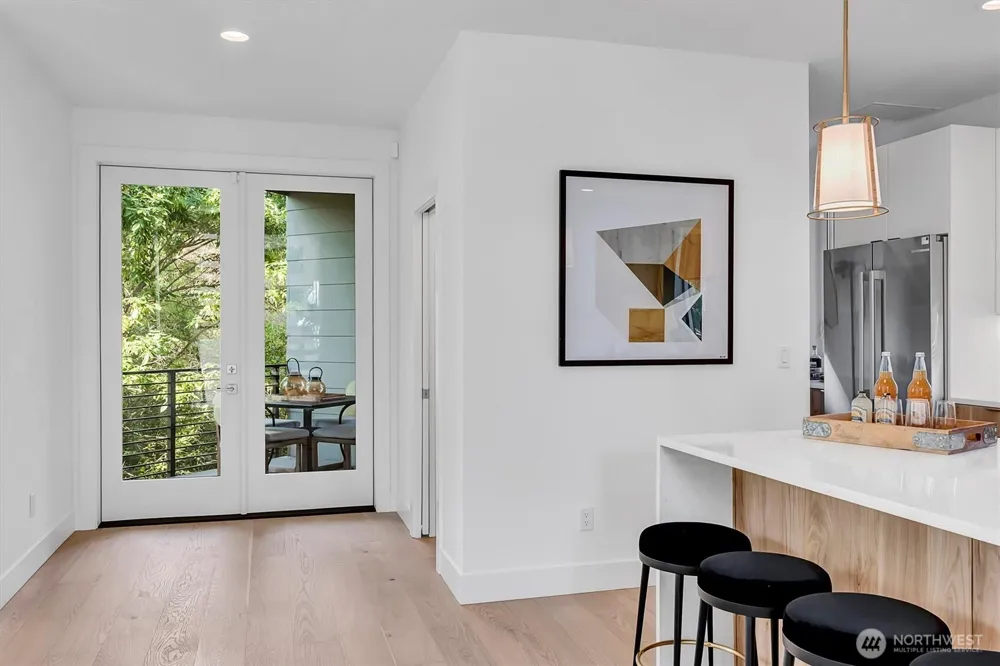 427 102nd Avenue SE Bellevue, WA 98004