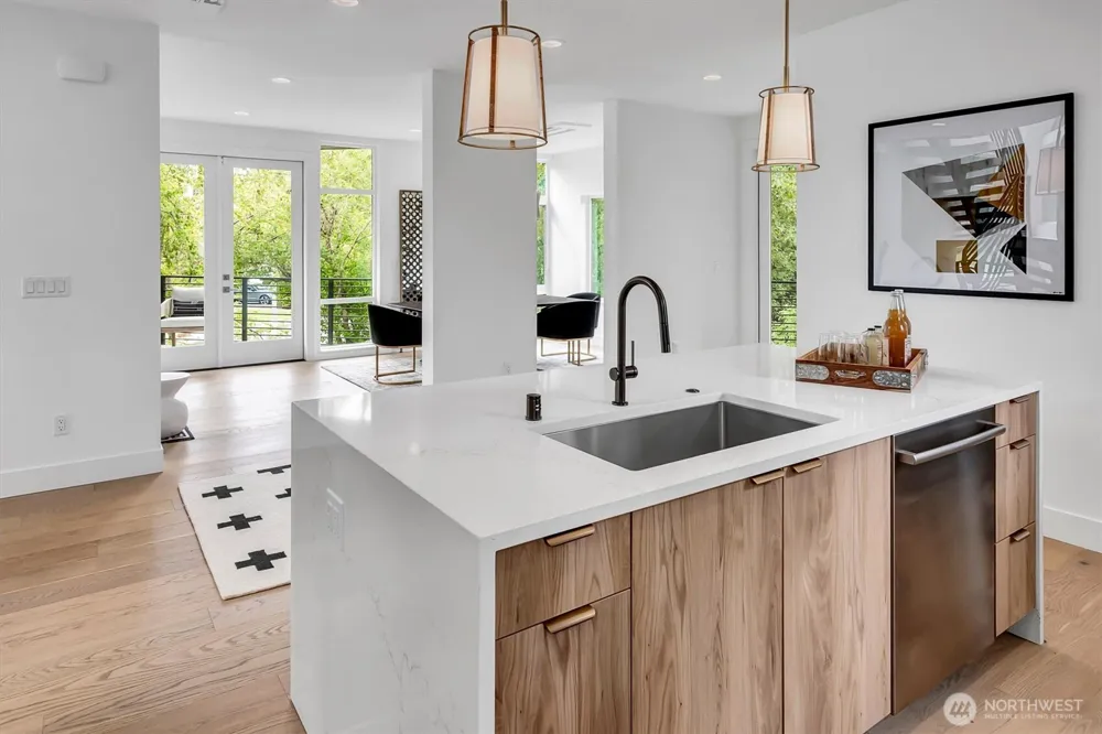 427 102nd Avenue SE Bellevue, WA 98004