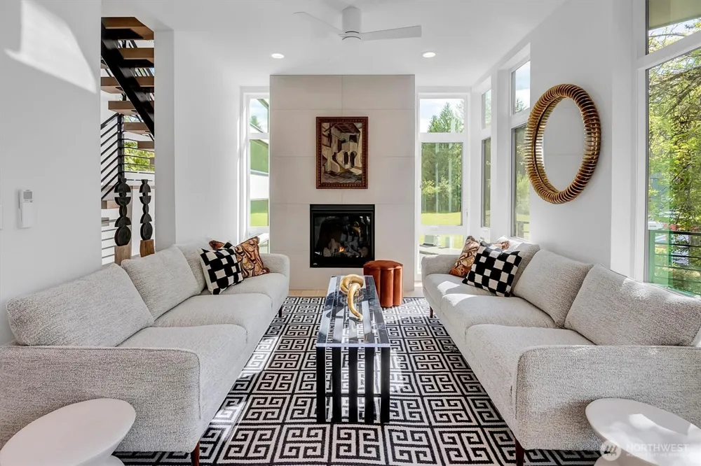 427 102nd Avenue SE Bellevue, WA 98004