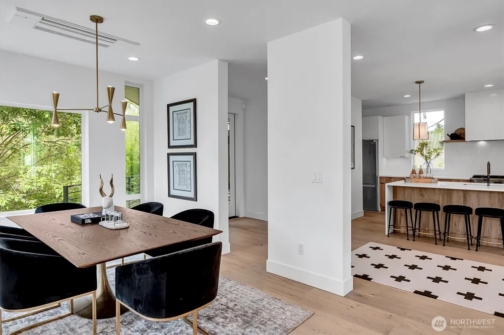 427 102nd Avenue SE Bellevue, WA 98004