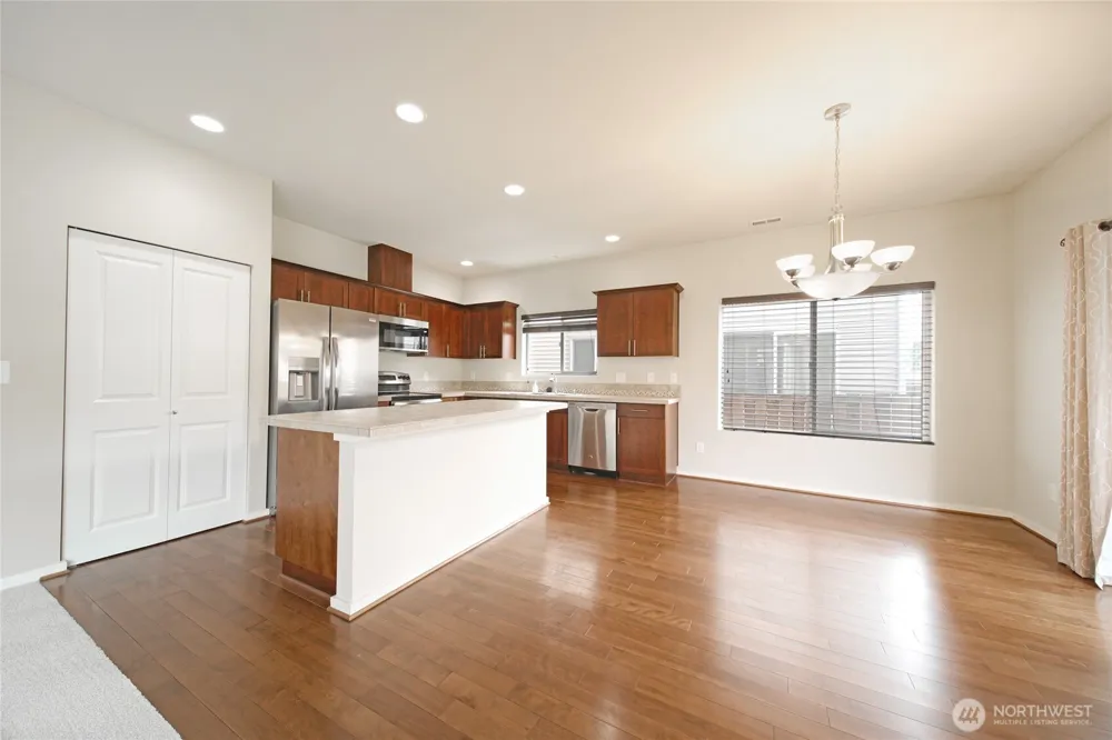 4241 R STREET NE Auburn, WA 98002