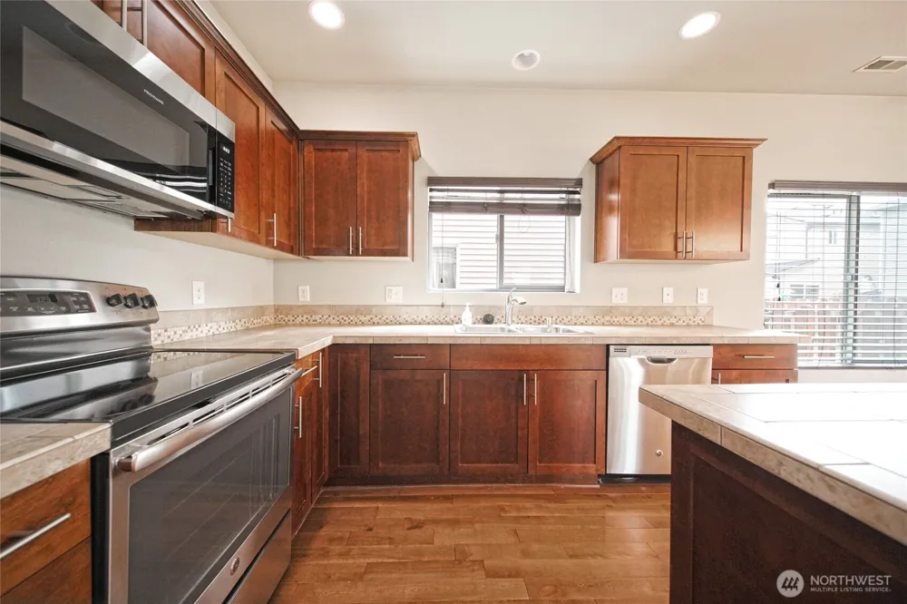 4241 R STREET NE Auburn, WA 98002