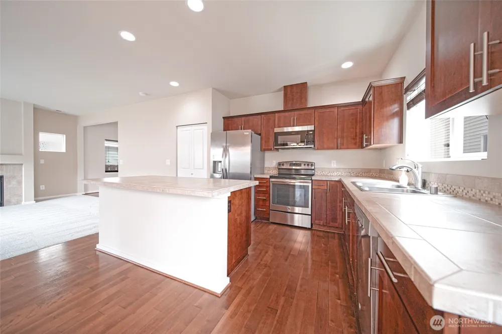 4241 R STREET NE Auburn, WA 98002